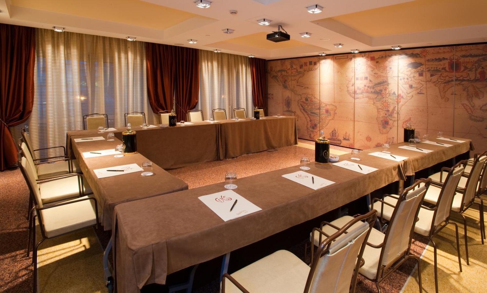 Grand Hotel Savoia Genoa Exterior photo A meeting room