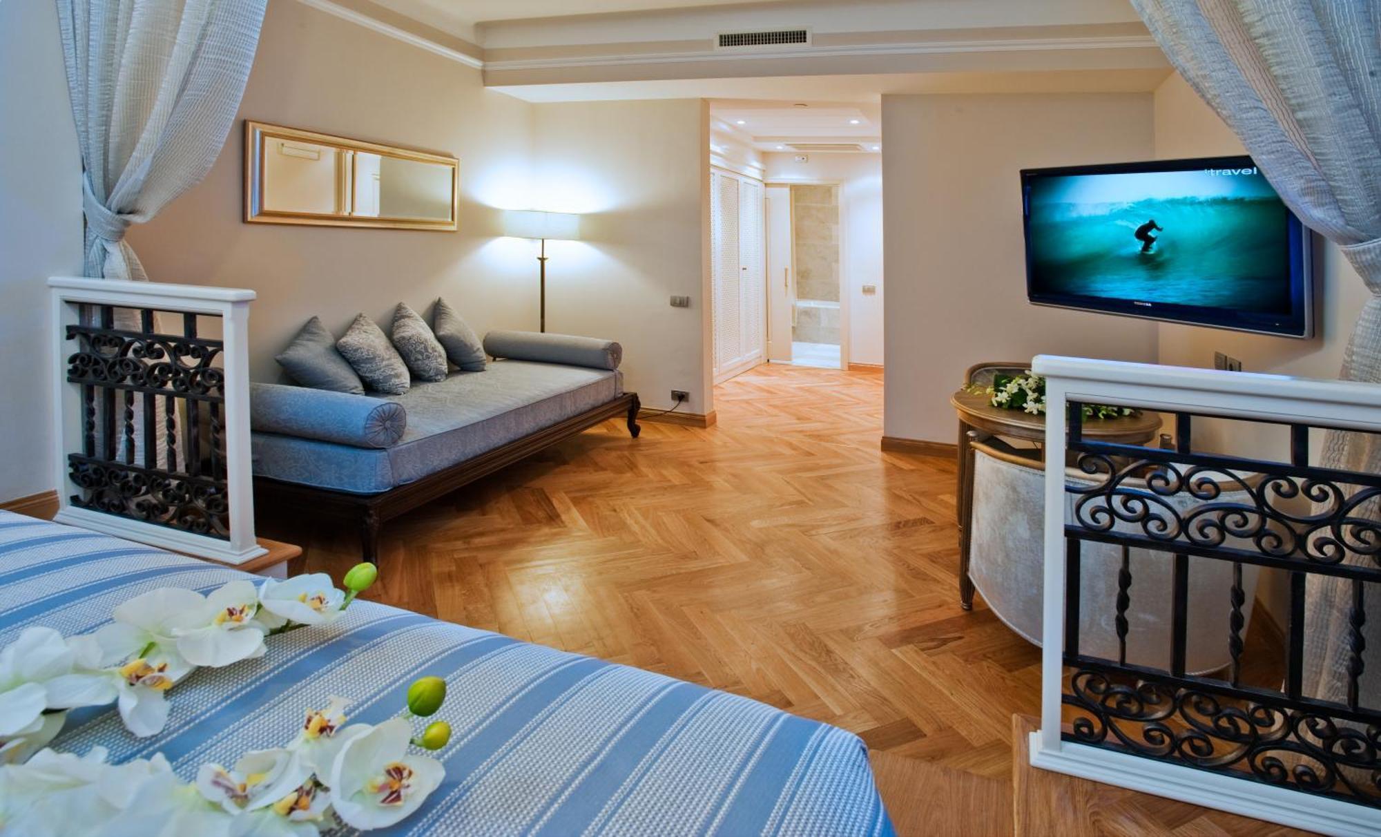 Grand Hotel Savoia Genoa Room photo A room at the hotel
