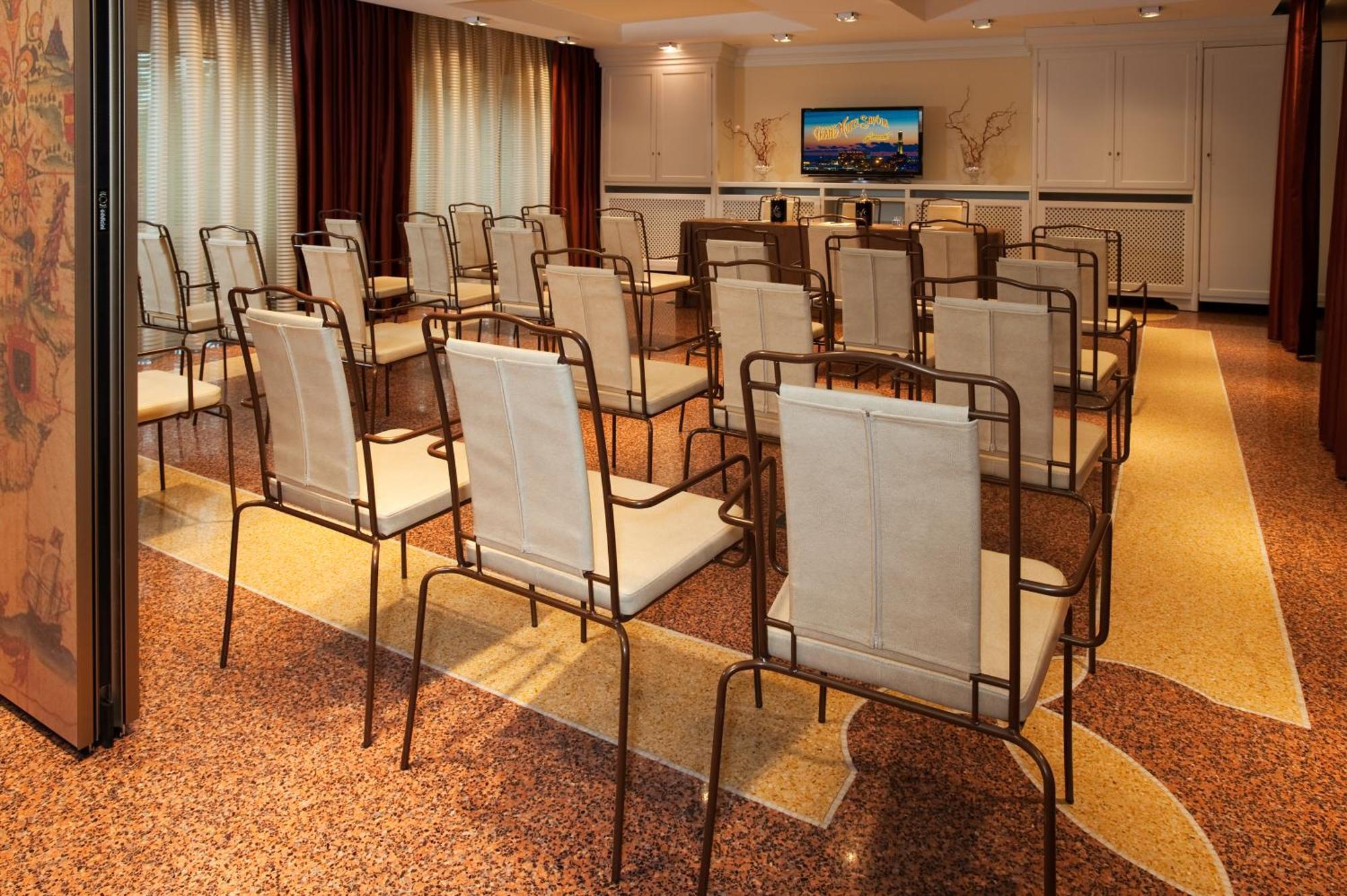 Grand Hotel Savoia Genoa Exterior photo A meeting room